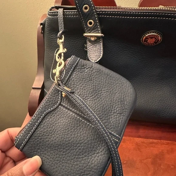 Dooney and Burke Navy Blue Satchel with detachable shoulder strap and wallet - Picture 9 of 15